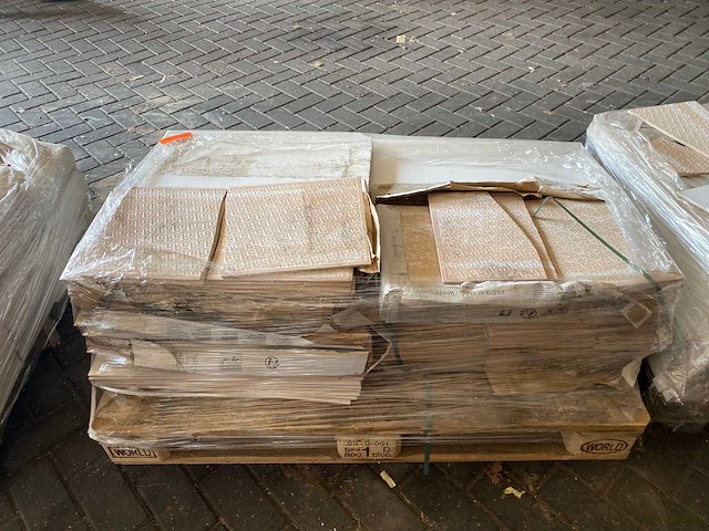 Pallet tegels - magazijnopruiming - afbeelding 1 van  2