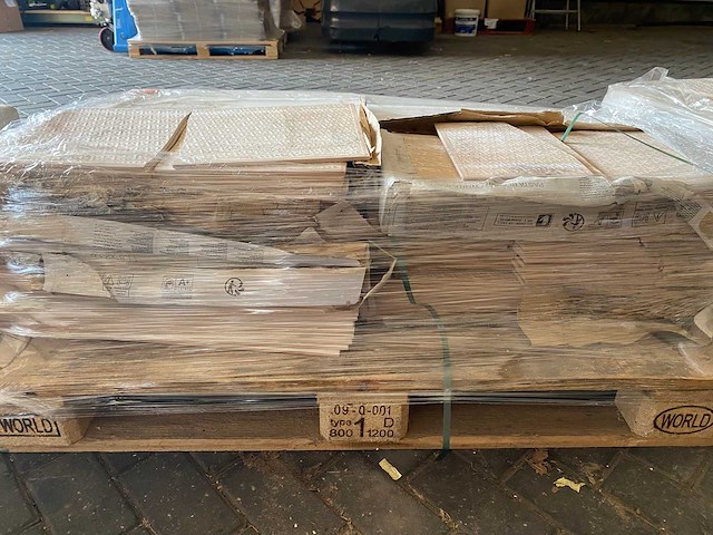 Pallet tegels - magazijnopruiming - afbeelding 2 van  2