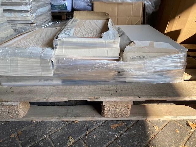 Pallet tegels - magazijnopruiming - afbeelding 2 van  2