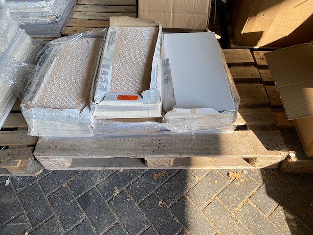 Pallet tegels - magazijnopruiming - afbeelding 1 van  1