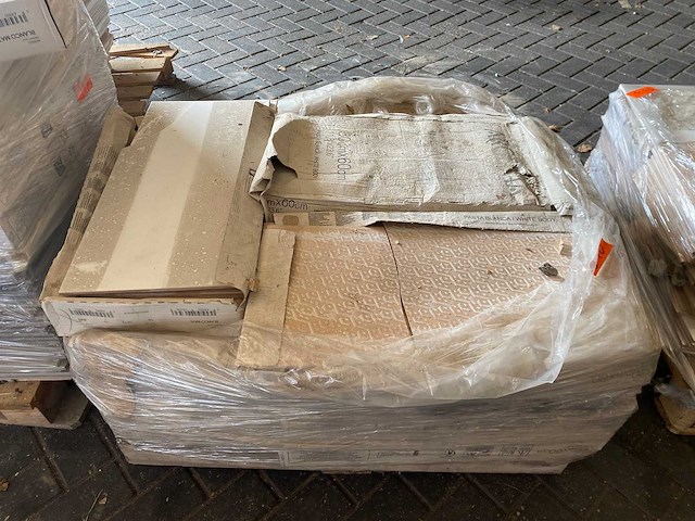 Pallet tegels - magazijnopruiming - afbeelding 1 van  2
