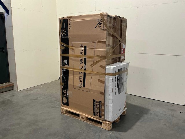 Pallet televisies retourgoederen - 4 items - afbeelding 1 van  8