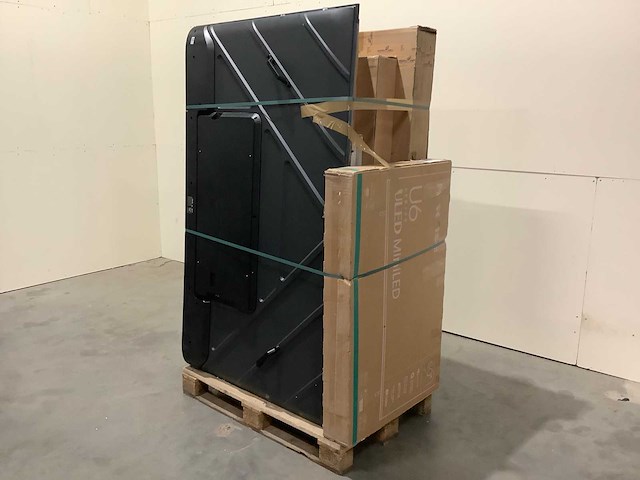 Pallet televisies retourgoederen - 8 items - afbeelding 1 van  7