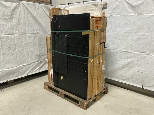 Pallet televisies retourgoederen - 8 items - afbeelding 1 van  8