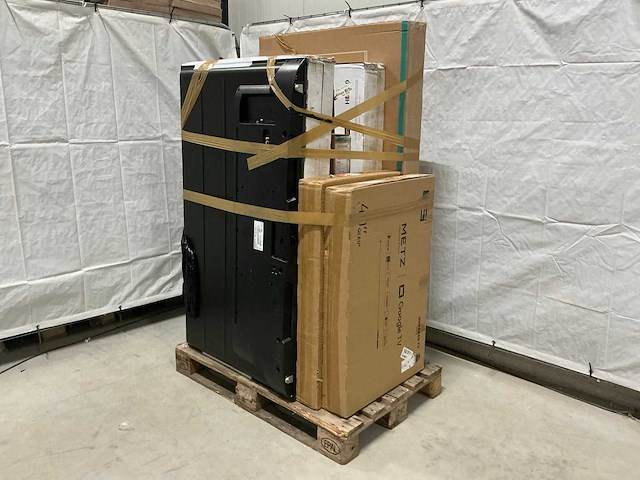 Pallet televisies retourgoederen - 8 items - afbeelding 1 van  9