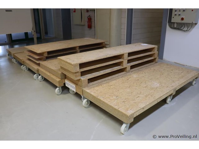 Pallet trolley - 13 stuks - afbeelding 1 van  8