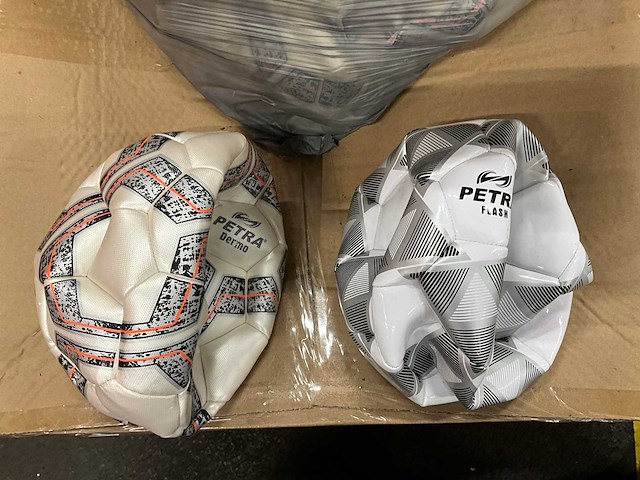 Pallet voetballen maat 5 - afbeelding 9 van  9