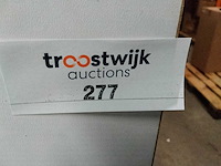 Pallet vol canvas schilderijen sommige met klok of 3d.schilderij - afbeelding 6 van  6