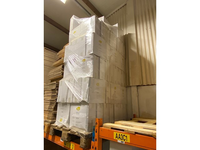 Pallet vol dozen a 1000 deksels t.b.v. koffiebekers - afbeelding 1 van  4