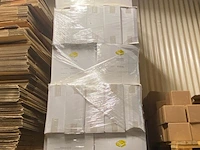 Pallet vol dozen a ca. 1000 deksels t.b.v. koffiebekers