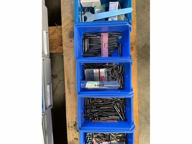 Pallet vol met bitjes van a merken - afbeelding 4 van  9