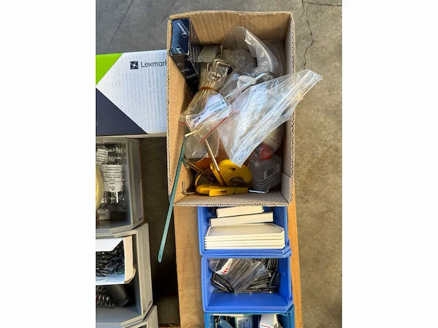 Pallet vol met bitjes van a merken - afbeelding 7 van  9