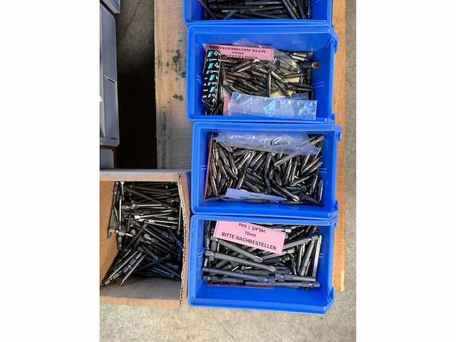Pallet vol met bitjes van a merken - afbeelding 9 van  9