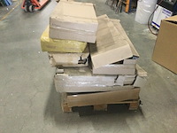 Pallet vol met kweekbakken - afbeelding 2 van  3