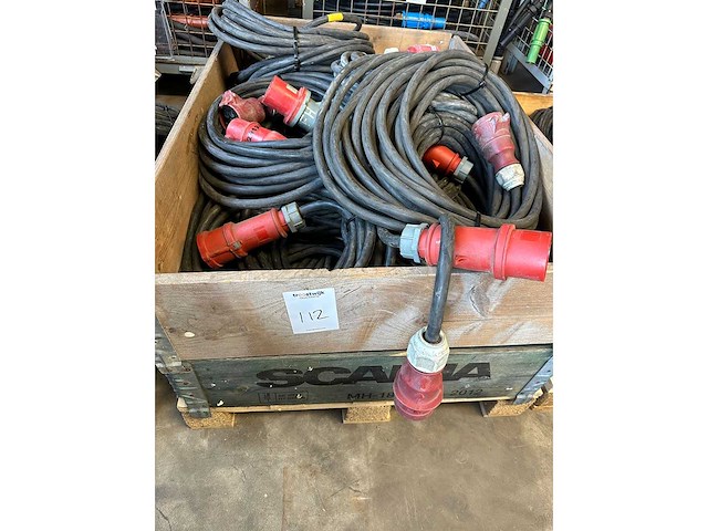 Pallet vol met partij 32a & 63a krachtstroom kabels - afbeelding 1 van  2