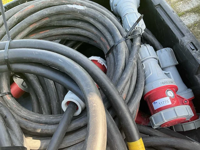 Pallet with 63a power cables power 400v - afbeelding 5 van  5