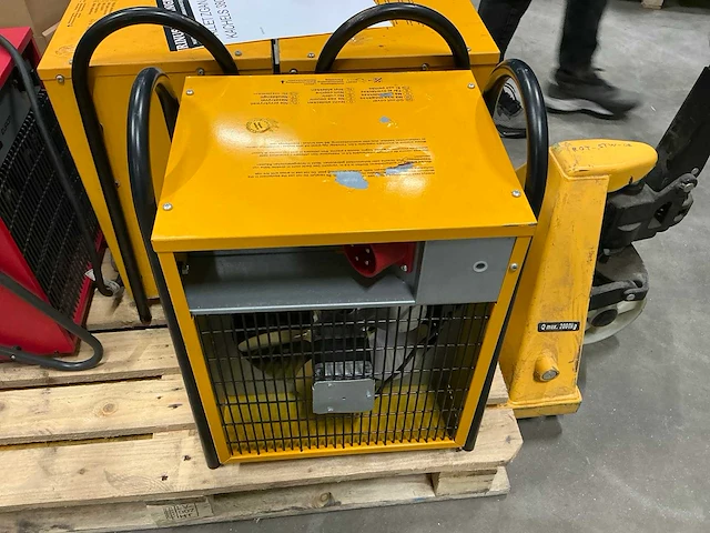 Pallet z.g.a.n. kachels 380v (4x) - afbeelding 1 van  2