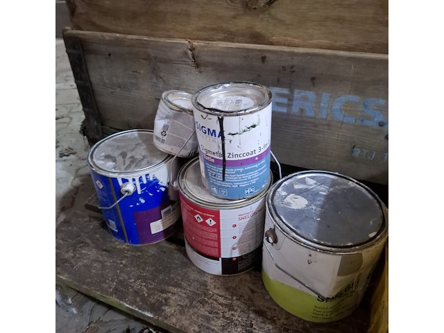 Palletbox met divers ijzerwaar en verfrestanten - afbeelding 6 van  17