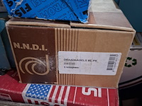 Palletbox met divers ijzerwaar en verfrestanten - afbeelding 8 van  17