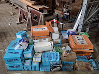 Palletbox met divers ijzerwaar en verfrestanten - afbeelding 9 van  17