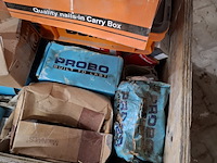 Palletbox met divers ijzerwaar en verfrestanten - afbeelding 17 van  17