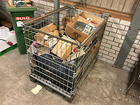 Palletbox met diverse gereedschap toebehoren - afbeelding 1 van  3