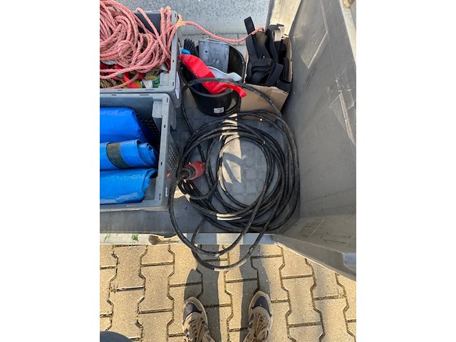 Palletbox met diversen - afbeelding 8 van  16