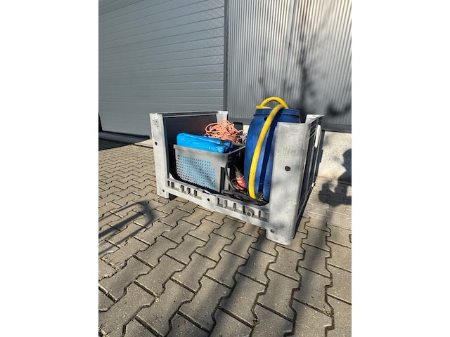 Palletbox met diversen - afbeelding 9 van  16