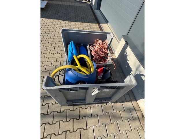 Palletbox met diversen - afbeelding 11 van  16