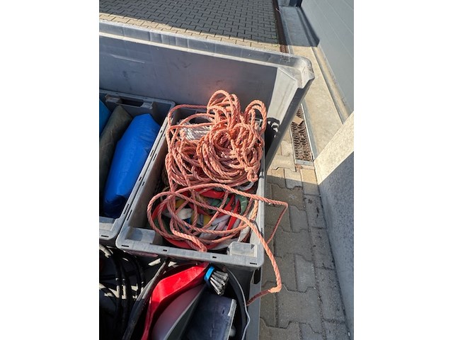 Palletbox met diversen - afbeelding 14 van  16