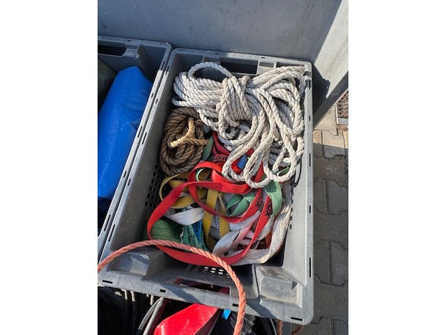 Palletbox met diversen - afbeelding 16 van  16