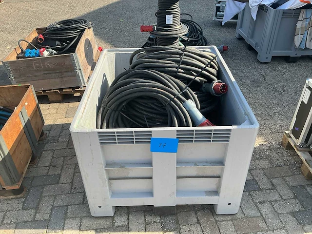 Palletbox with 250 meter 63a 5g16 power 400v - afbeelding 1 van  4