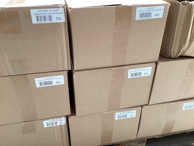 Palletdeal diverse schakelmateriaal a-merken (1150x) - afbeelding 2 van  5