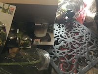 Palletdoos vol met huishoudelijke- tuinartikelen - afbeelding 5 van  6