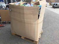 Palletdoos vol met huishoudelijke- tuinartikelen - afbeelding 3 van  4