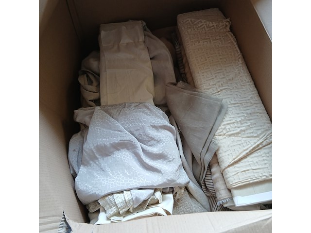 Palletdozen met diverse stoffen - afbeelding 1 van  11