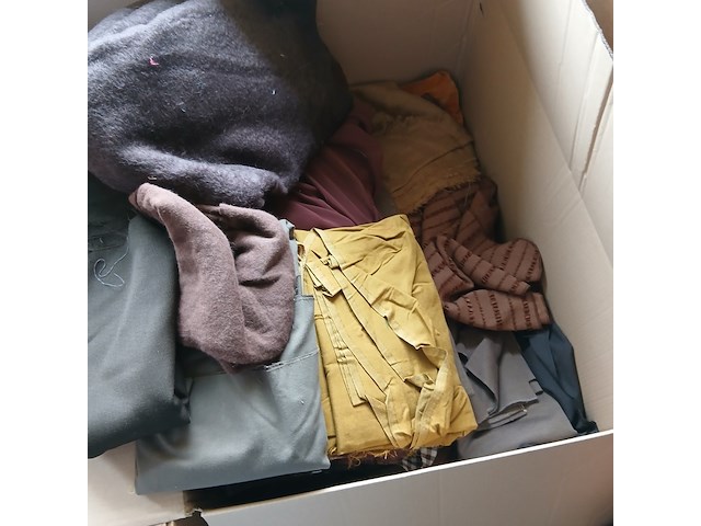 Palletdozen met diverse stoffen - afbeelding 5 van  11