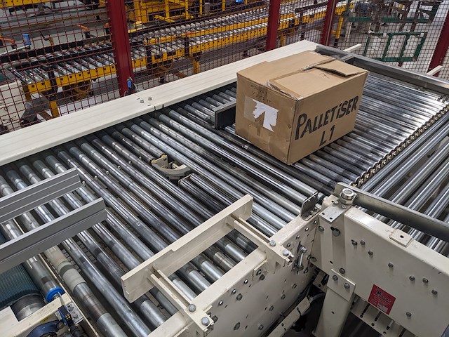 Palletiseer machine, ridder , nedpack, wit / rood, 1998 - afbeelding 2 van  27