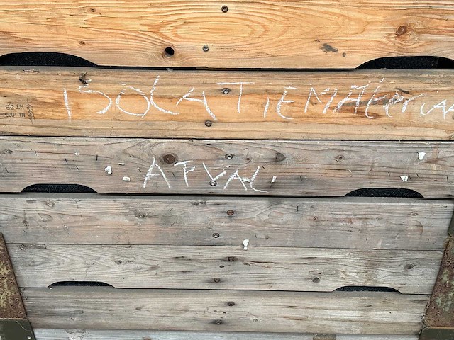 Palletkist met schuimstukken (2x) - afbeelding 3 van  5