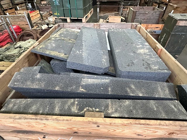 Palletkist met schuimstukken (2x) - afbeelding 4 van  5