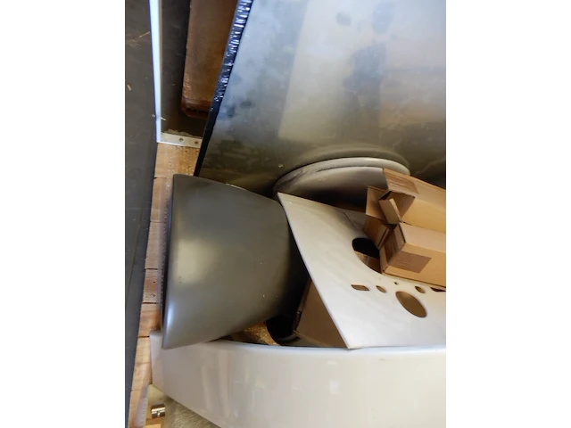 Palletkooi met diverse sanitair restanten - afbeelding 9 van  9