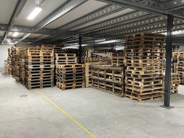 Pallets (350x) - afbeelding 1 van  7