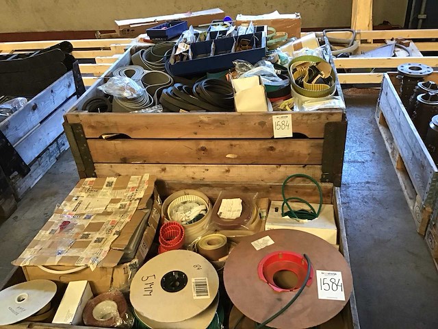 Pallets afdicht- en bindmateriaal (2x) - afbeelding 1 van  8