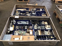 Pallets bevestigingsmateriaal en diversen (2x) - afbeelding 1 van  13