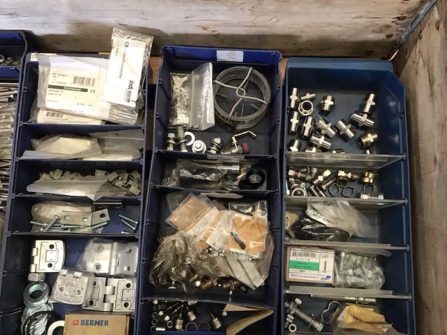 Pallets bevestigingsmateriaal en diversen (2x) - afbeelding 12 van  13