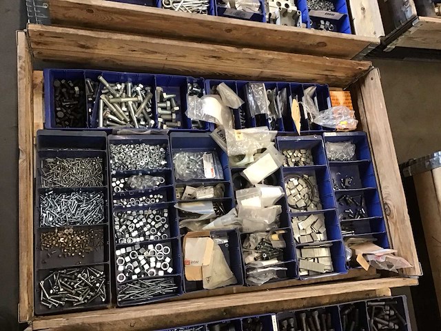 Pallets bevestigingsmaterialen (6x) - afbeelding 32 van  46