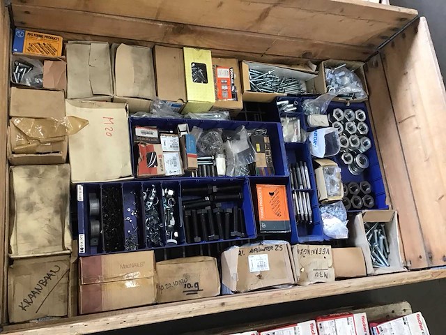 Pallets bevestigingsmaterialen (6x) - afbeelding 46 van  46
