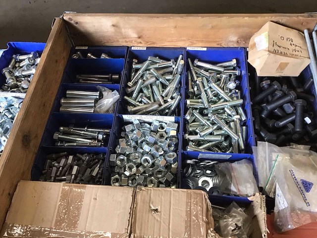 Pallets bevestigingsmaterialen (6x) - afbeelding 1 van  1