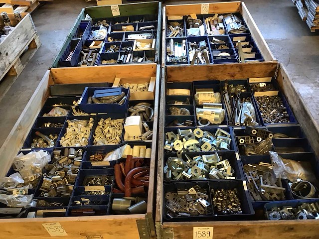 Pallets bevestigingsmaterialen en diversen (4x) - afbeelding 1 van  23