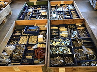 Pallets bevestigingsmaterialen en diversen (4x) - afbeelding 1 van  23